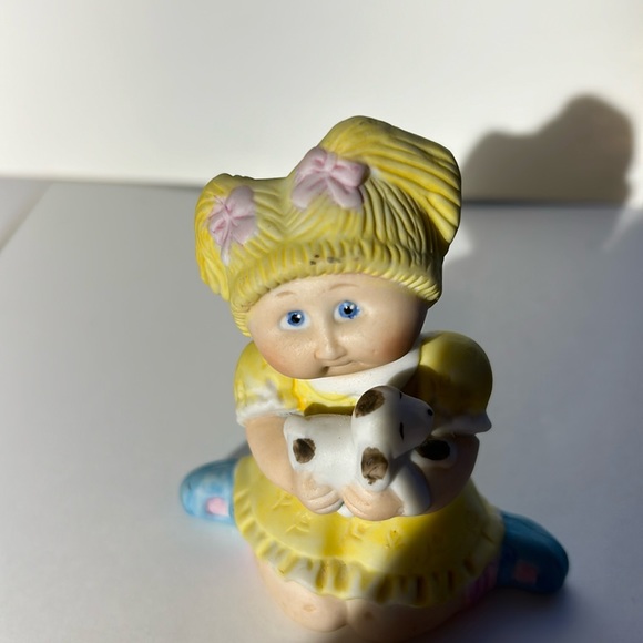 Vintage ceramic cabbage patch kids figurine yellow hair girl doll puppy - Picture 4 of 4